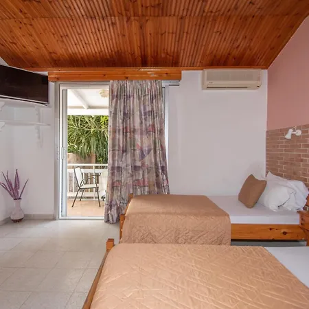 Gæstehus Theodora Location In Next To The Party Area Laganas