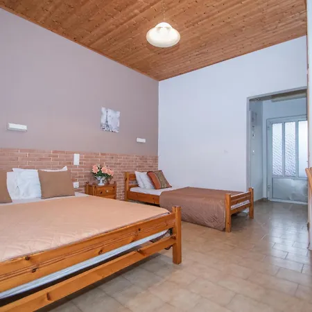 Gæstehus Theodora Location In Next To The Party Area 3*